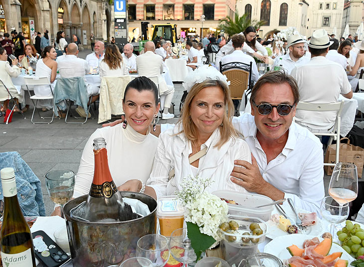 Diner en Blanc auf dem Marienplatz am 22.07.2025 (©Foto: Ingrid Grossmann) 